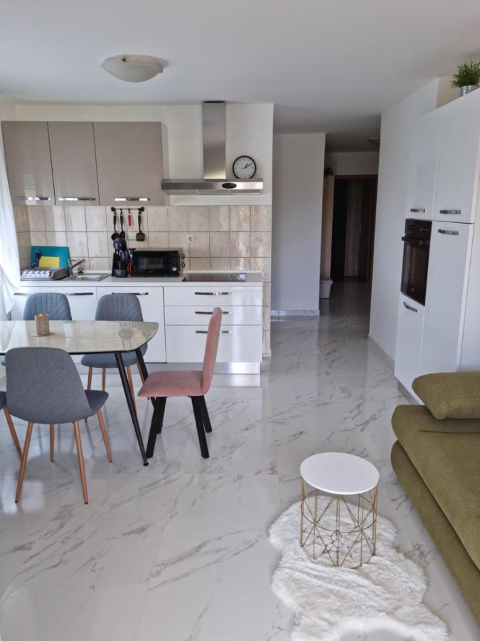 Apartments Zoretic Malinska Extérieur photo